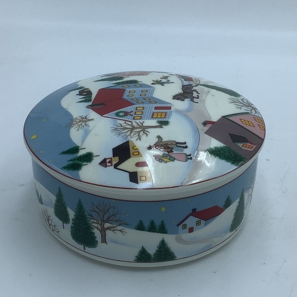 Mikasa Holiday Village Ceramic Trinket Box - Picture 2 of 8